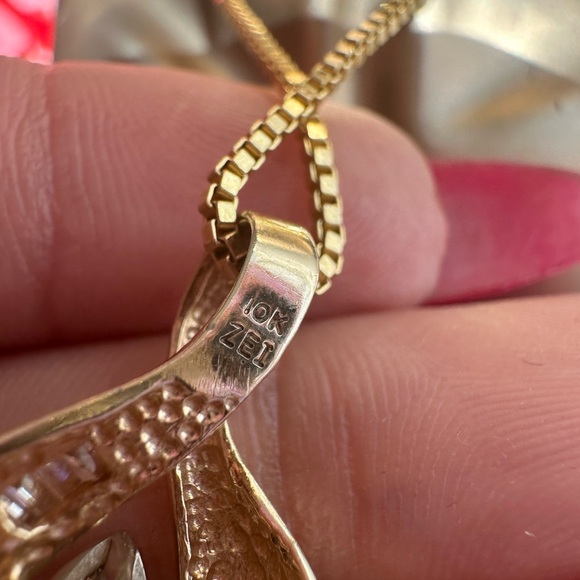 10k Gold necklace - Picture 4 of 5